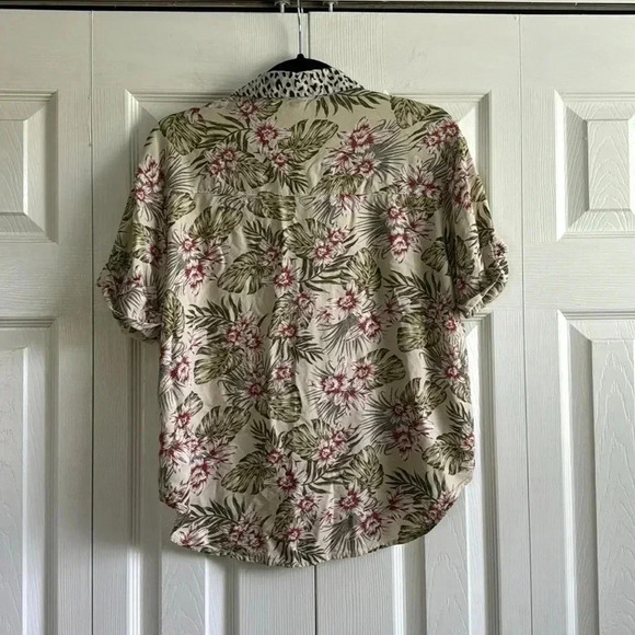 Volcom “Sorry Babe” Mixed Print shirt size M - Picture 5 of 5